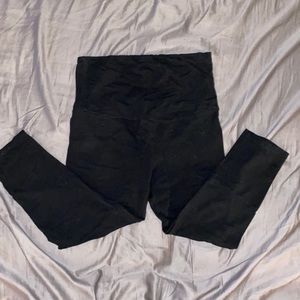 Final sale✨Gap maternity medium black capri leggings